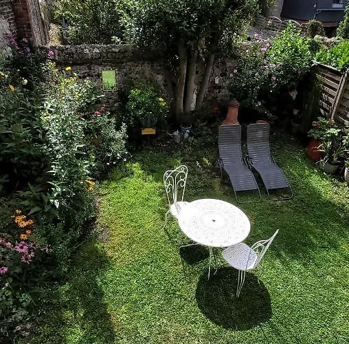 Le Jardin Des Murmures